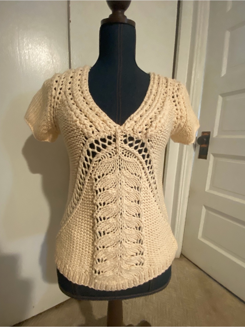 Banana Republic Cream Crochet V-Neck Short Sleeve Top